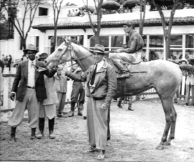 Guiilermo Zapata con Mi Chelena en el Paddock